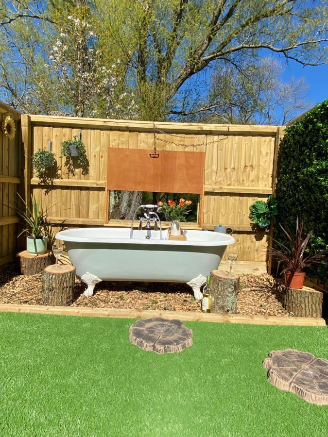 Cosy Dog Friendly Lodge With An Outdoor Bath On The Isle Of Wight Whitwell  Buitenkant foto
