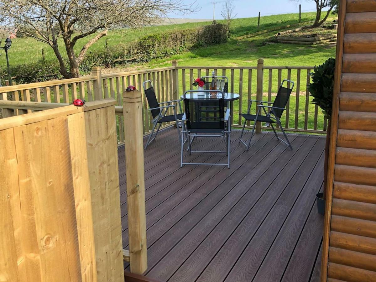 Cosy Dog Friendly Lodge With An Outdoor Bath On The Isle Of Wight Whitwell  Buitenkant foto