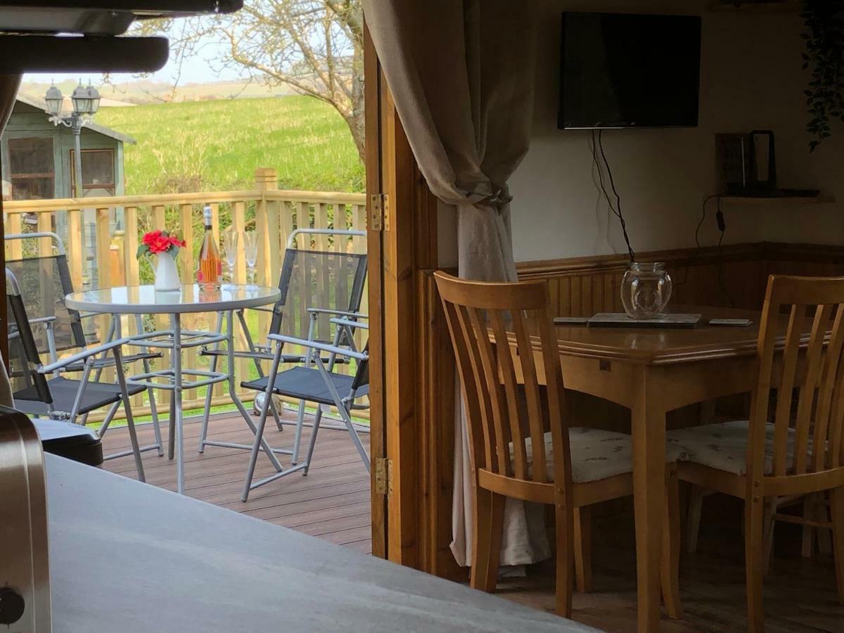 Cosy Dog Friendly Lodge With An Outdoor Bath On The Isle Of Wight Whitwell  Buitenkant foto